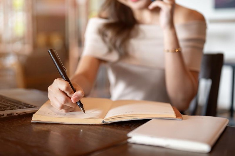 Kurator's Notes